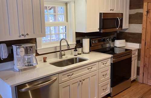 Fleetwood Cabin | Little Creek Cabin, 2 bedrooms, 1.5 Baths (Sleeps 4)
