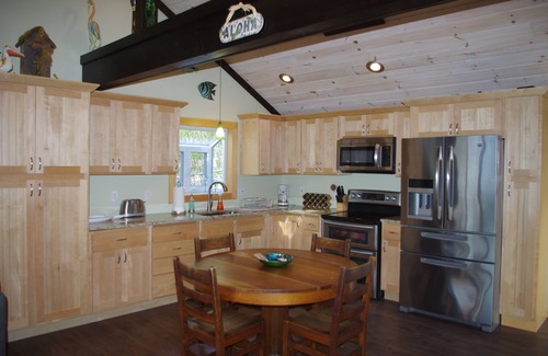 Holland Cottage | Little Dipper Retreat Lakefront Cottage, Sunsets & Kayaks!