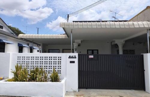 Batu Pahat House | Little House Batu Pahat Homestay