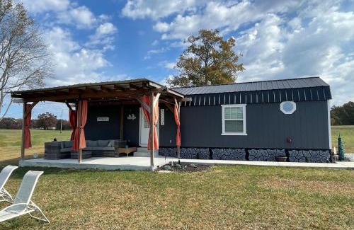 Oneida House | Little House by the Pond