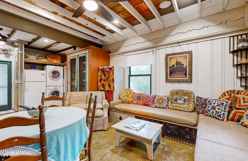 Green Hills Cottage | Little House Nashville: Convenient, Eclectic, Cozy, with 47 5-Star Reviews