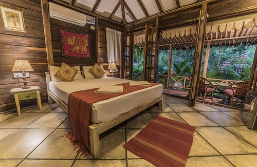 Saunta Vaddo House | Little India Beach Cottages