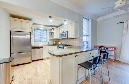 Palmerston Apartment | Little Italy Gem with deck and BBQ.
