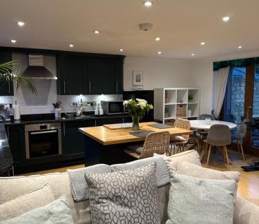 Ampney Crucis House | Little Kent End Cottage