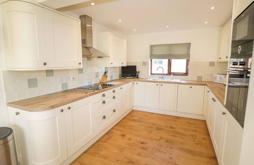 Upton Snodsbury Cottage | LITTLE OWL BARN, family friendly, with open fire in Upton Snodsbury