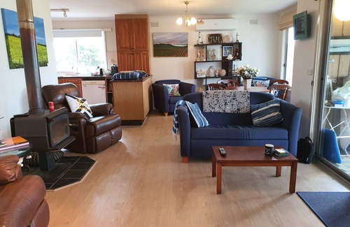 Portarlington House | Little Port Cottage - Enjoy a bush setting and a beach around the corner