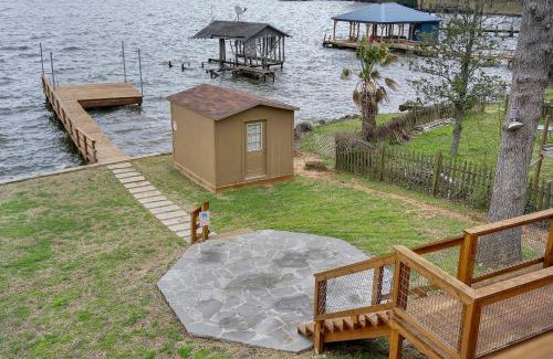 Henderson County House | Little Red Lakehouse