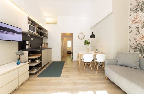 Buhlau/Weier Hirsch Apartment | Little Suite Apartments