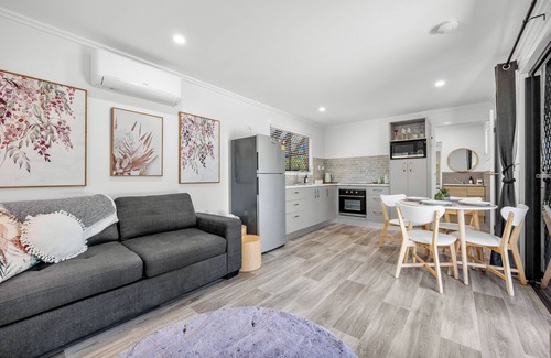Sunshine Acres House | Little Sunshine private Guest house