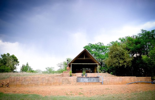 Hartbeespoort Cottage | Little Swift Chalets