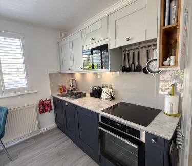 Brixham Apartment | Little Trevio - seaside haven with parking and sea views