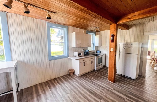 Gananoque Cottage | Live at the St Lawrence river on your family friendly private island