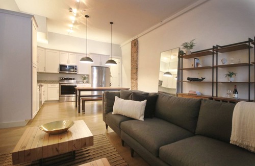Old Port Condo | LIVE LIKE A LOCAL/HIP & HISTORIC OLD PORT CHARM