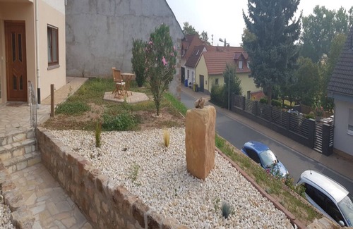 Flonheim Apartment | Living with Weck, Worscht and wine