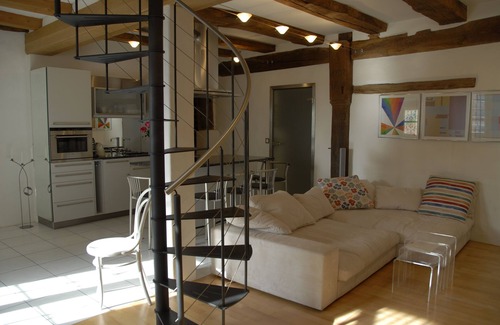 Andelfingen District Apartment | Living in a house with 300 Years history , 2 minutes to Rheinfall