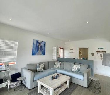Port Beaufort House | Living The Breede - Sanborg