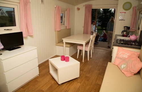 's-Gravenzande House | Living Van on the Beach with Sea Views