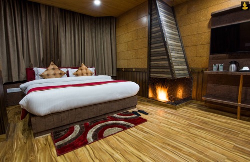 Chail Resort | LivingStone Mountain retreat Executive room