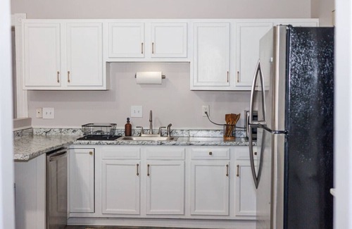 Downtown Cincinnati Apartment | Lizzy’s 2 King Haven