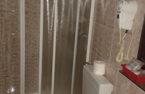 Medvode House | Ljubljana subrbs-Private Quad family room***, free parking, free wlan