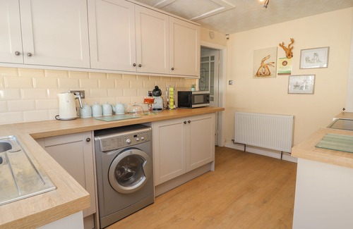 Dyserth House | LLIDIART CERRIG, pet friendly, country holiday cottage in Dyserth