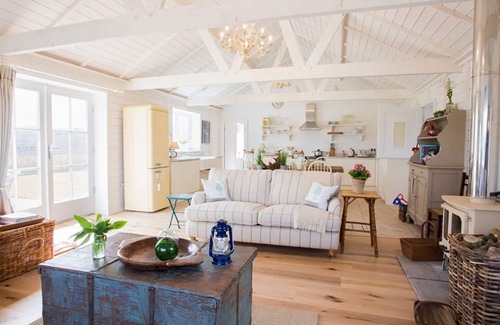 Dulas Cottage | LLIGWY BEACH COTTAGE, pet friendly, luxury holiday cottage in Moelfre