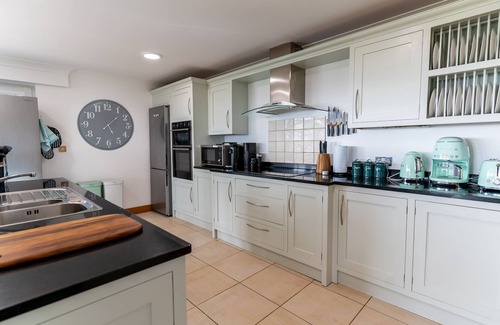 Llanfaelog Cottage | Llynfor - sleeps 10 guests in 5 bedrooms