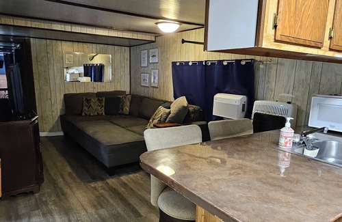 Petersburg Cabin | Loads of amenities, Riverfront, Near Smoke Hole, Seneca, Dolly Sods, Blackwater