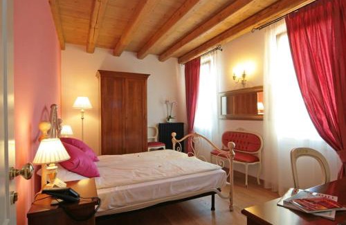 Ca' Pirami Hotel | Locanda Al Ponte de Fero