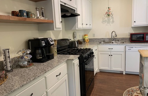 Breaux Bridge House | Located in the heart of Breaux Bridge historic district, perfect for all events.