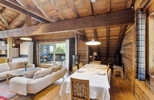 Champery Apartment | Located in the town of Val d'Illiez, between Troistorrents and Champéry, the Chalet Reine offers a b