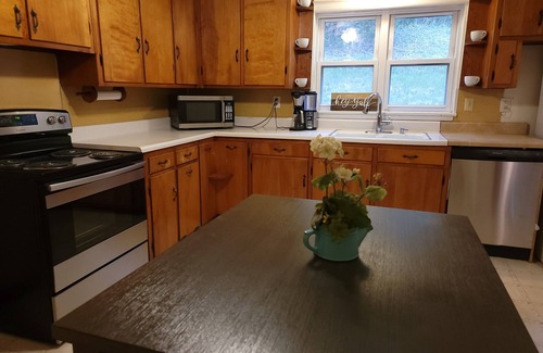 Rocky Gap Cottage | Located near the Appalachian Trail and Jefferson National Forest in Rocky Gap