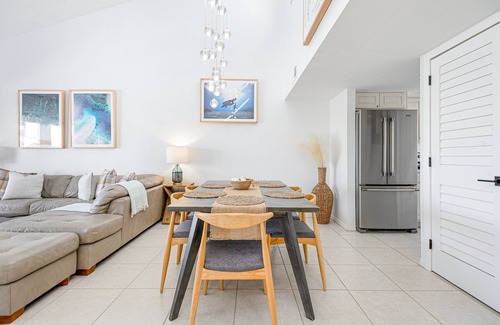 Bay Esplanade Condo | Location! 30-Steps Beach Access