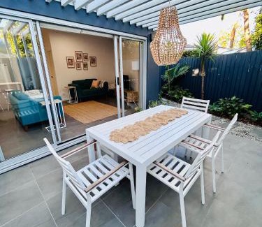 Manly Apartment | Location, location, location - ground floor