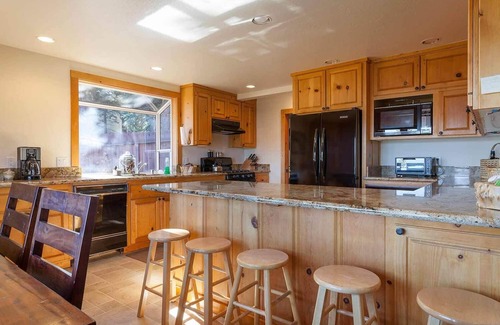 Ridgewood Cabin | Location location location.with PANORAMIC VIEWS OF LAKE TAHOE!