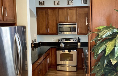 Braeswood Place House | LOCATION! NRG/Med Center Townhome 2 Bdr 2 Car Garage Resort Style Pool&Gym