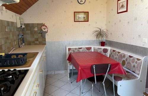 Saint-Andre-des-Eaux House | Location saisonnière: Gîte cosy avec jardin clos, proche plages et parc de Brière, wifi inclus! - FR-1-306-892