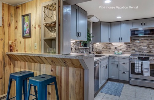 Glenwood Springs Apartment | Location says it all. Glenwood Springs Colorado beautiful one bedroom apartment