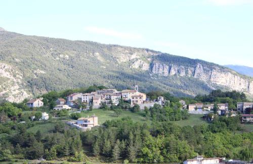 Saint-Julien-du-Verdon Apartment | location vacances 5 place des moulieres