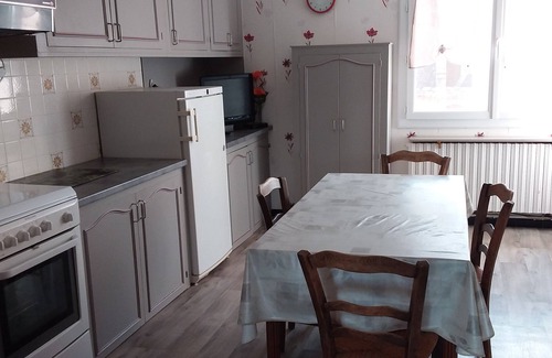 Saint-Victor-et-Melvieu Apartment | Location Vacances Appartement Dans Maison Village. Au Pays des Raspes du Tarn