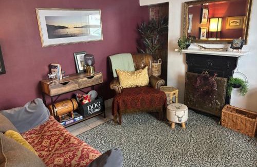 Drumnadrochit House | Loch Ness village cottage for 2 with free parking & pets welcome
