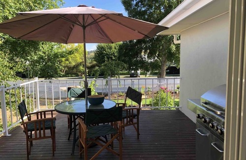Loch House | Loch Village Guesthouse-ensuite spa-Pet friendly