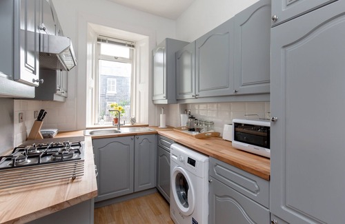 Leith Apartment | Lochend Road [414] is a Stylish, homely and spacious ground floor apartment.