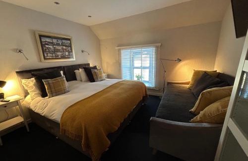 Port Charlotte Hotel | Lochindaal Hotel