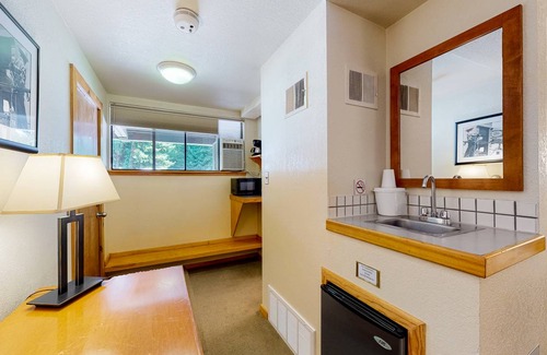 West End Cabin | Lodge ∙ 4 guests