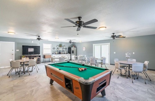 Yantis Apartment | Lodge #4 w Pool, Game Room, 1/2 Mile to Boat Ramps