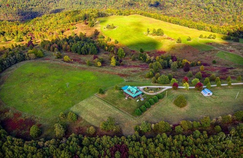 Compton House | Lodge at OZK Ranch- Incredible mountaintop cabin with hot tub and views