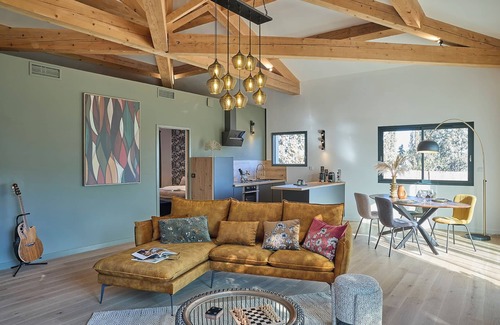 Servian House | Lodge & Country