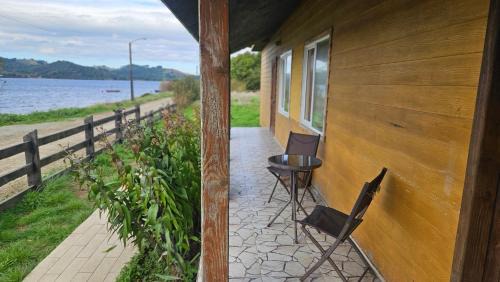 Ancud House | Lodge familiar vista estuario coipomo, Ancud