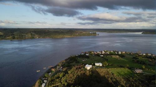 Ancud House | Lodge familiar vista estuario coipomo, Ancud